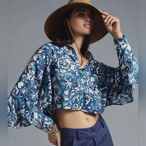 Pilcro by Anthropologie batwing cropped blouse in blue and white floral print. L
